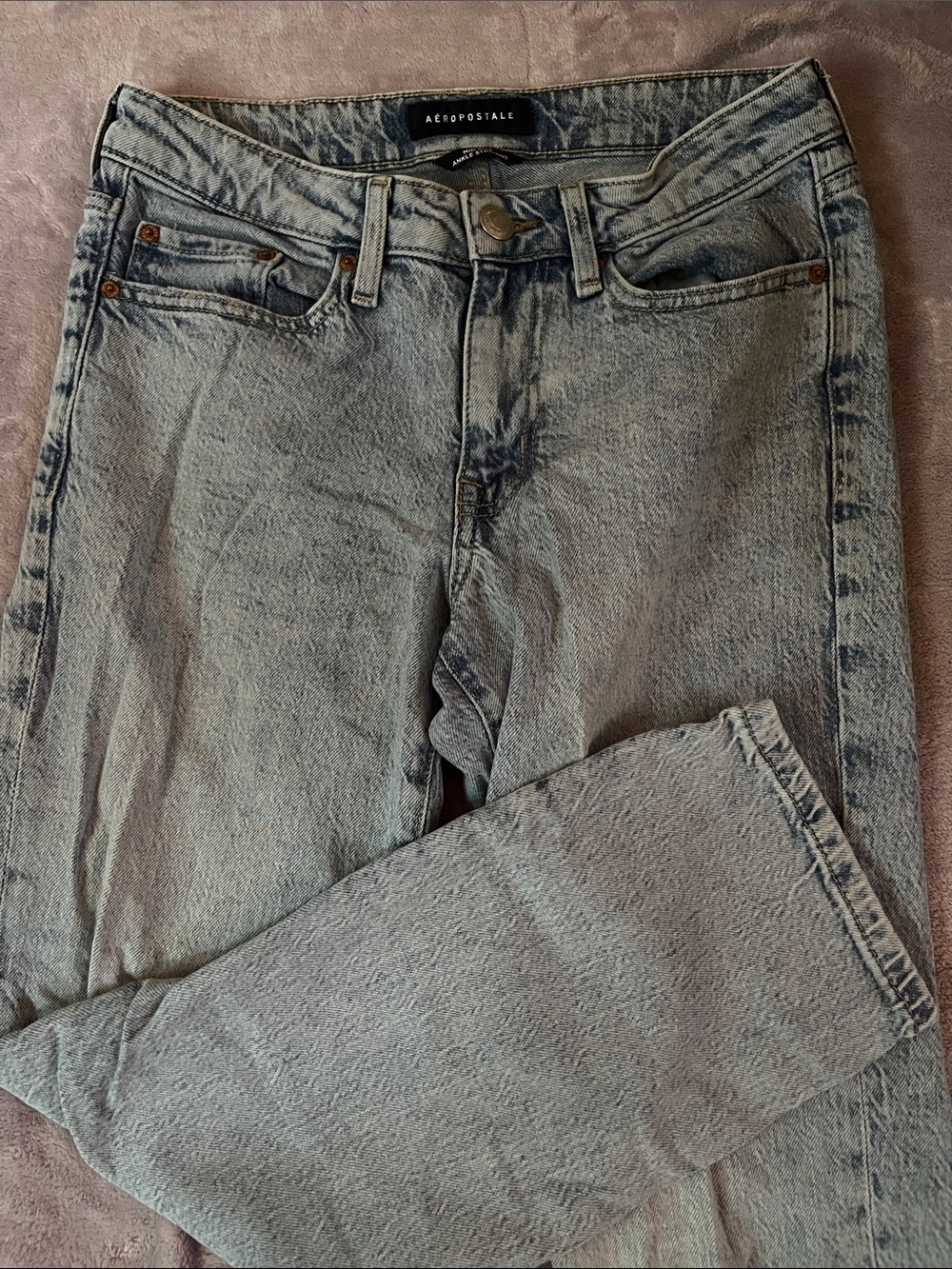 Aeropostale Women's Light Acid-Wash Blue Straight Leg Jeans